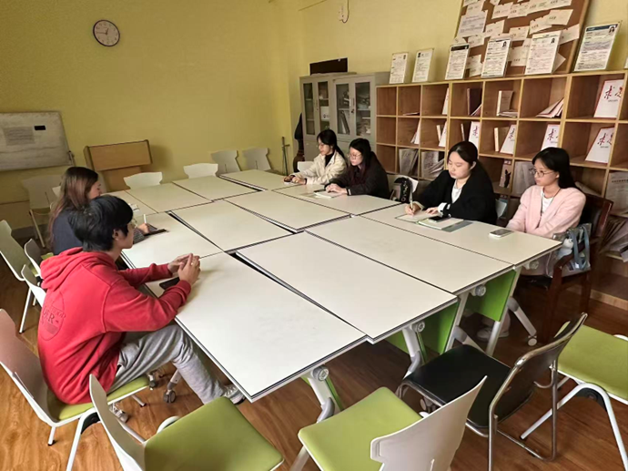 文載指路燈 文學(xué)院團(tuán)委舉辦2025年秋季學(xué)期學(xué)生社團(tuán)聯(lián)席會(huì)暨功能型黨支部書記培訓(xùn)會(huì)側(cè)記